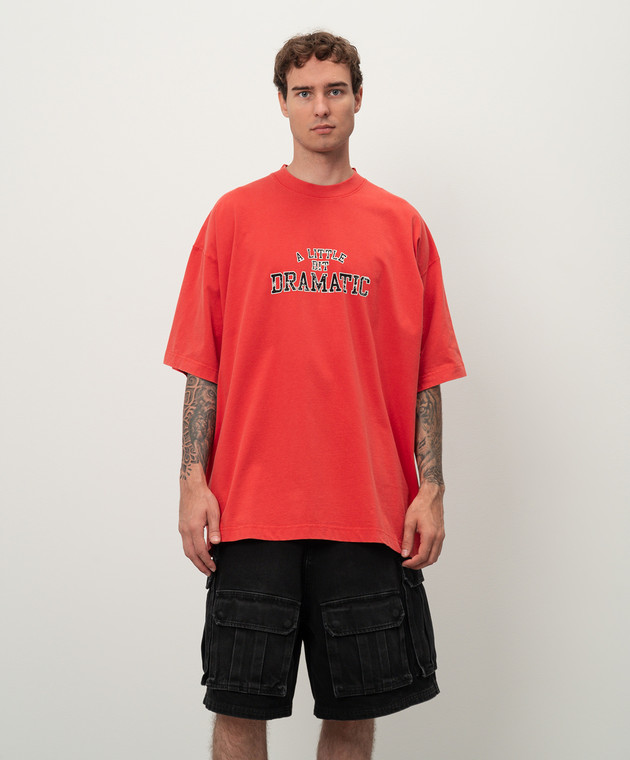 【関税込み】VETEMENTS レッド A Little Bit Dramatic Tシャツ Red 'A Little Bit Dramatic' T-Shirt by VETEMENTS on Sale