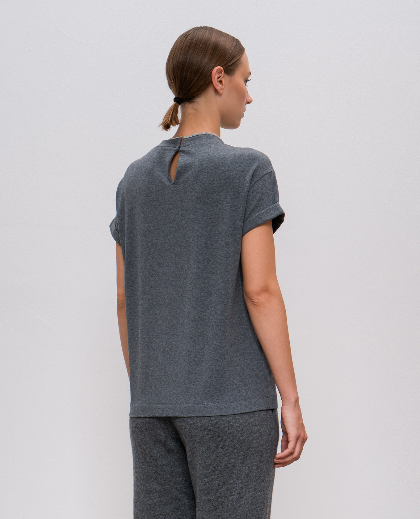 Gray t-shirt with monil chain made of ecolathuni Brunello Cucinelli 4