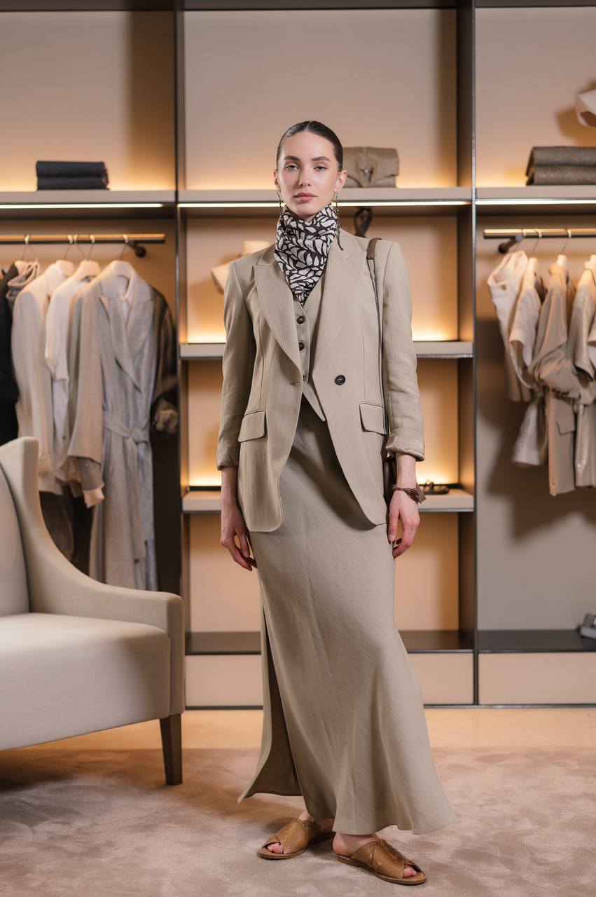 Beige linen jacket with monil chain Brunello Cucinelli 7
