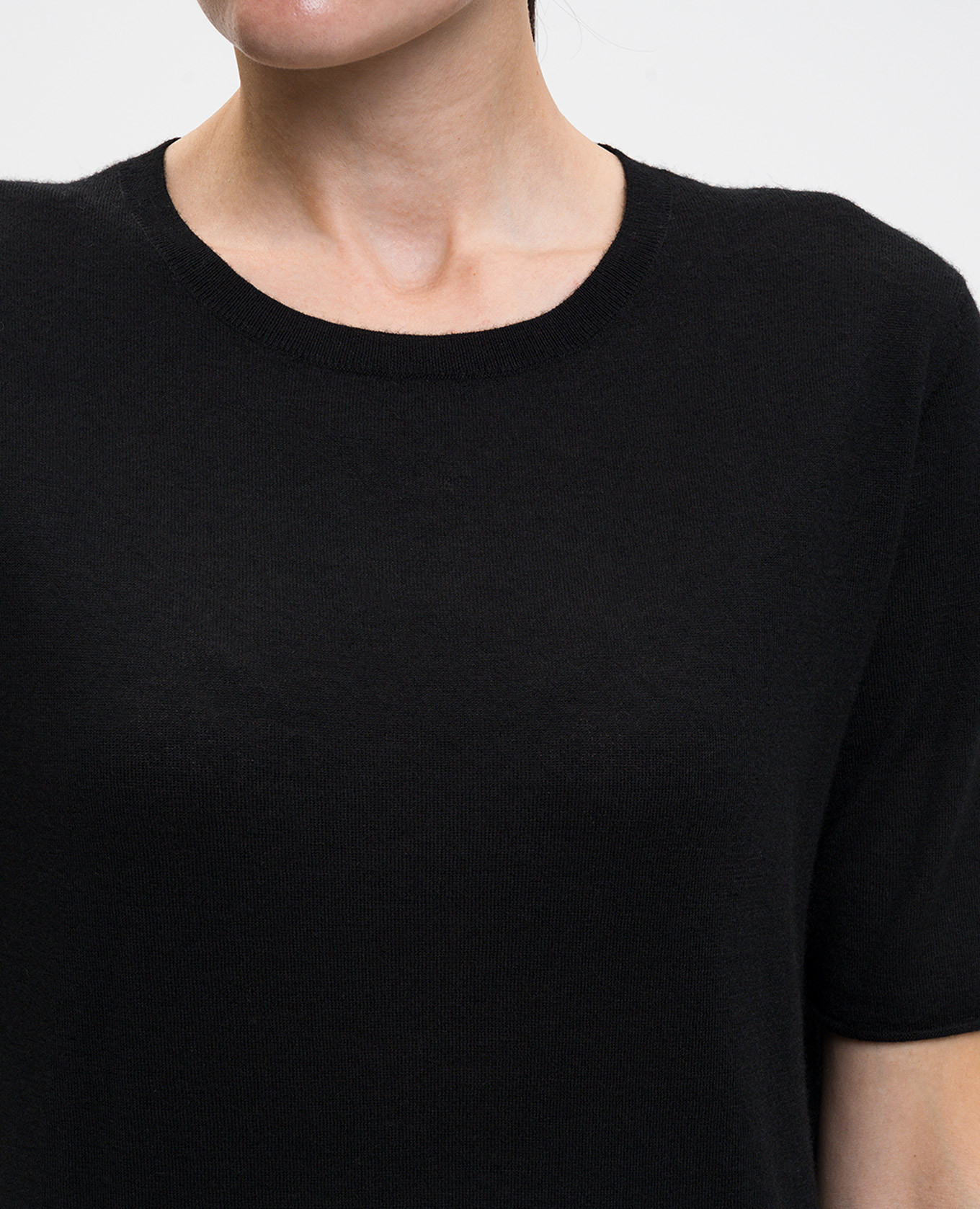 

Ari black cashmere top LISA YANG