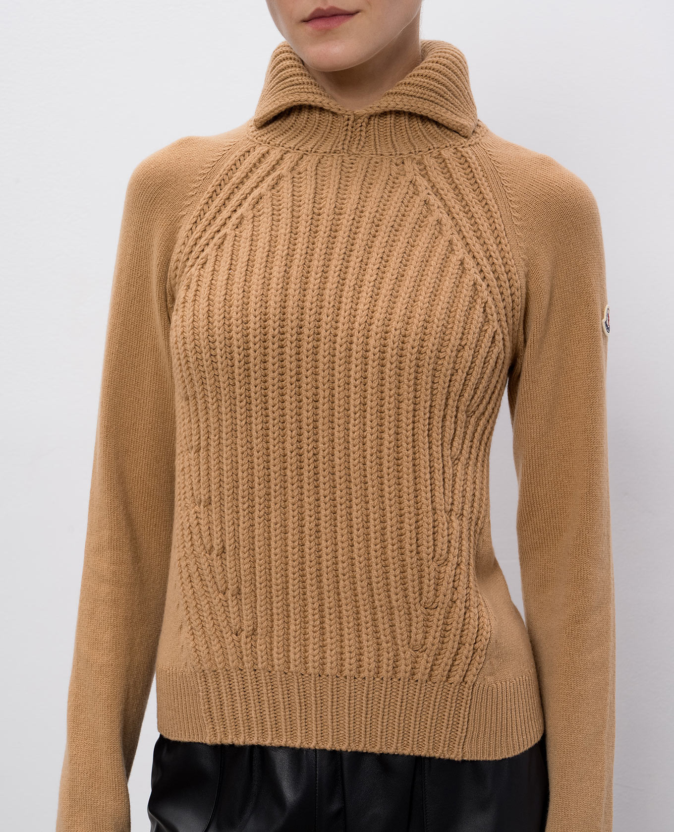 Brown wool and cashmere sweater with logo patch Moncler 5