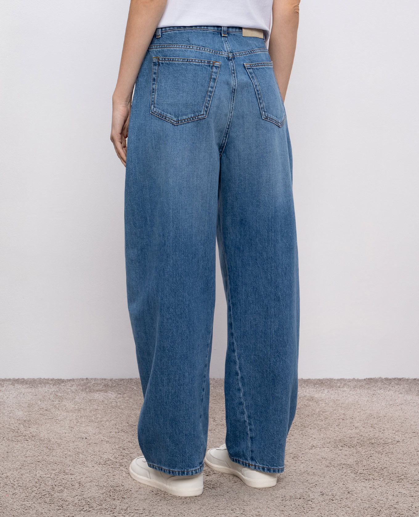 Blue jeans with a worn effect Givenchy 4