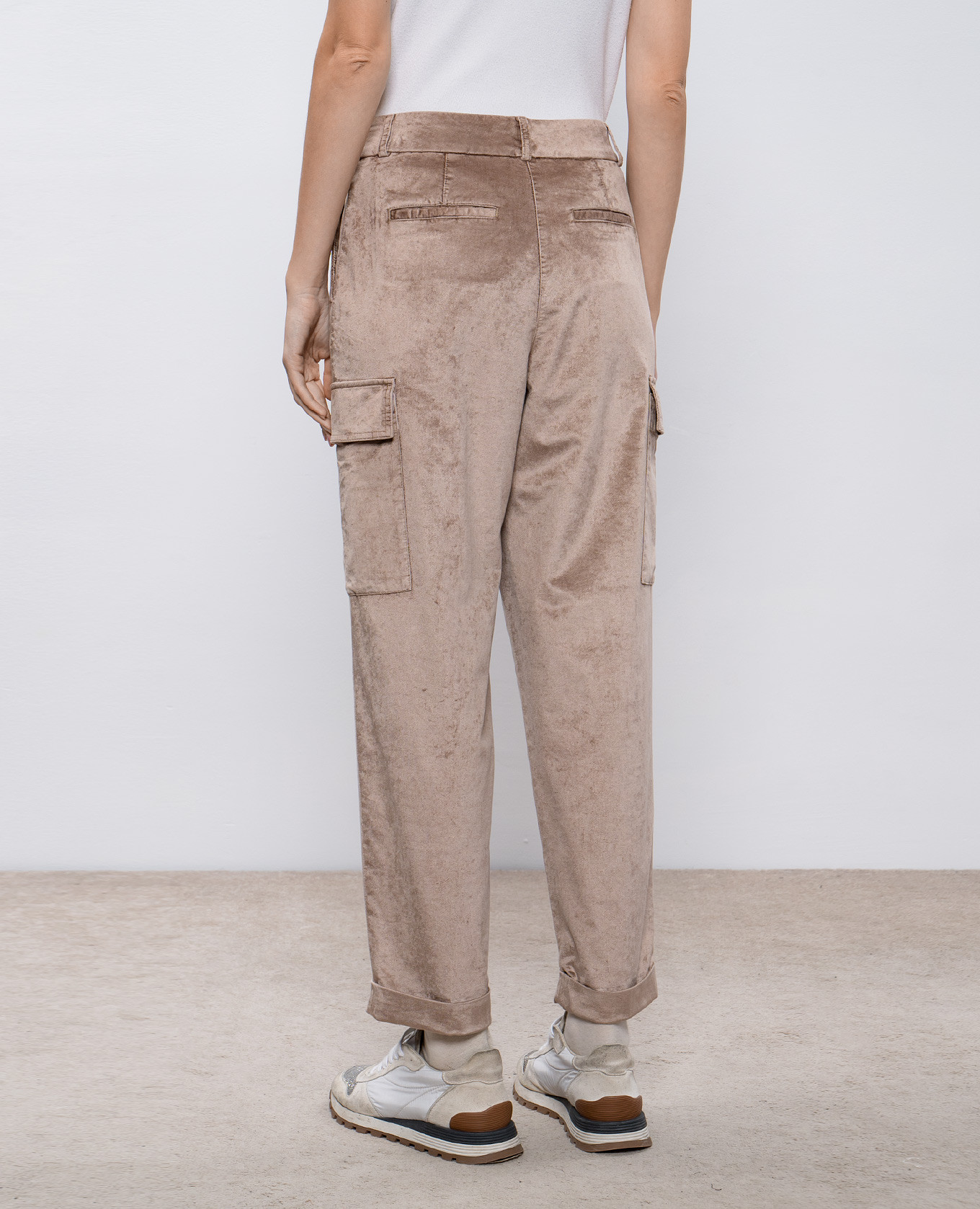 

Beige cargo pants with monil chain Peserico
