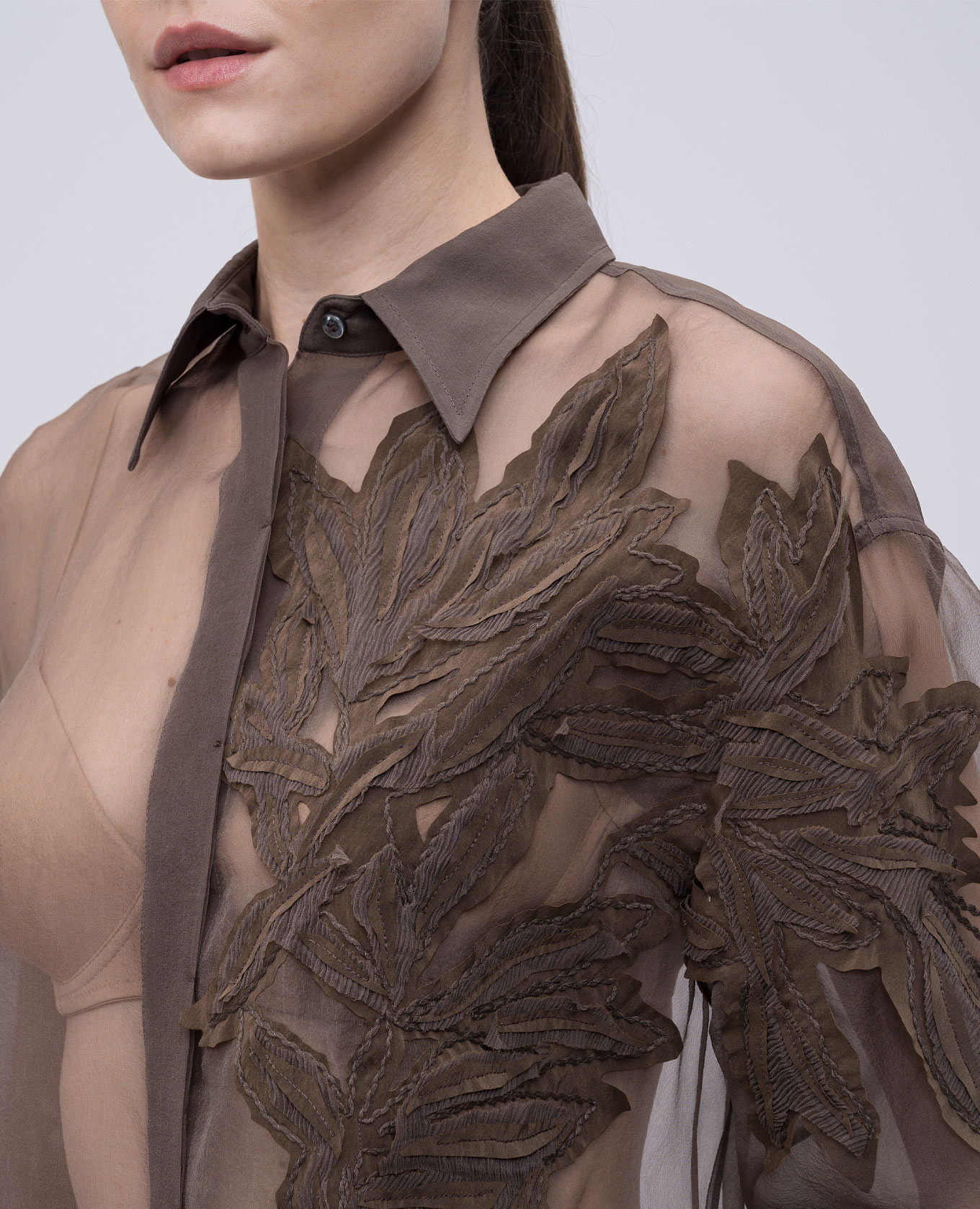 

Brown silk blouse with applique Brunello Cucinelli