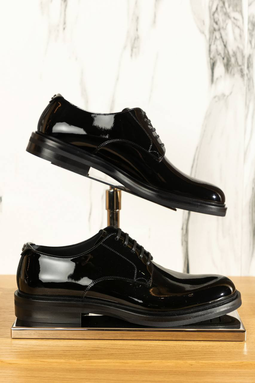 

Black patent leather derbies with metallic DG logo Dolce&Gabbana